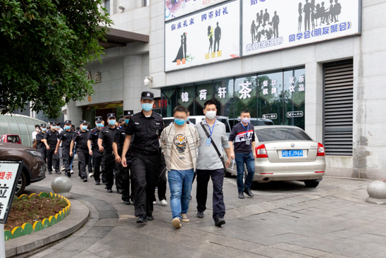 重庆两江新区合同诈骗案_370余万股票配资款被骗_股票配资合同