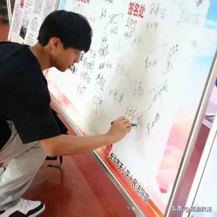 庭审进校园 禁毒法治宣传 青少年识毒防毒_明知贩毒为其提供资金获利