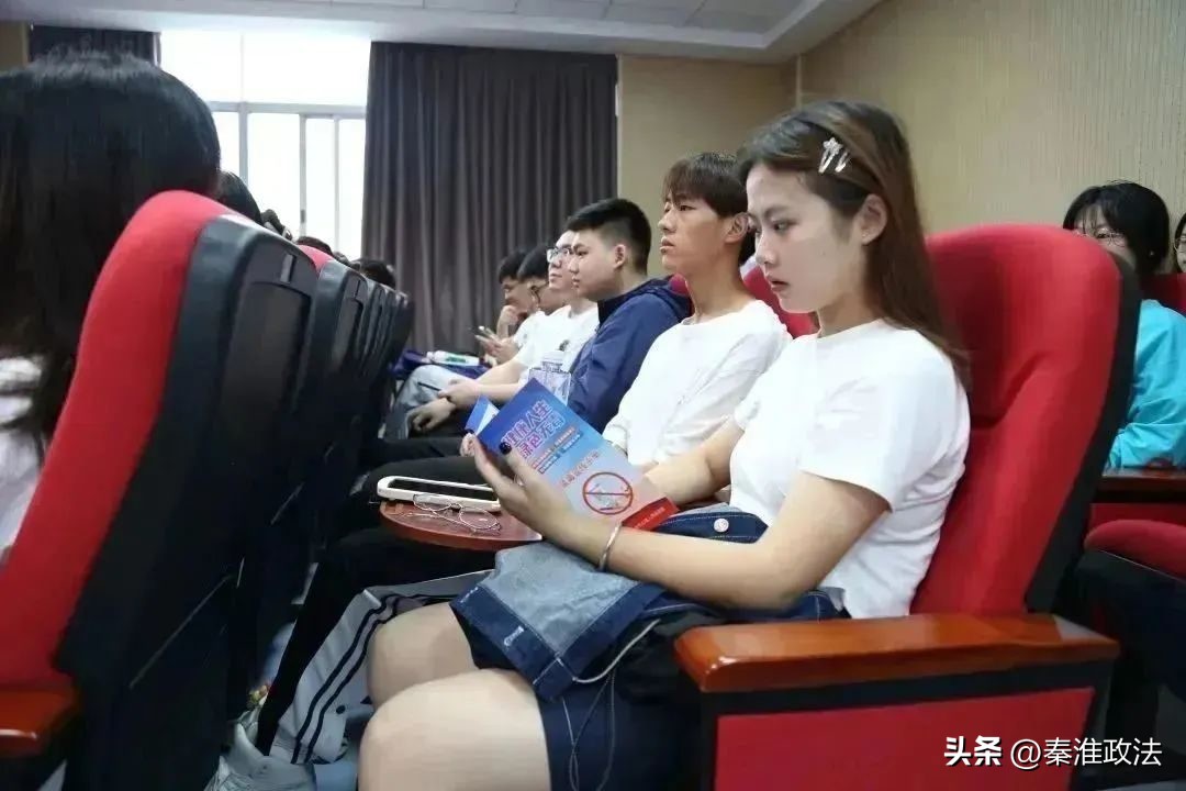 庭审进校园 禁毒法治宣传 青少年识毒防毒_明知贩毒为其提供资金获利