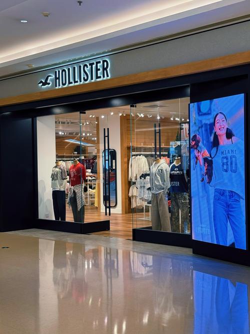 Hollister全新沉浸式购物体验_hollister衣服_Hollister House广州天环广场