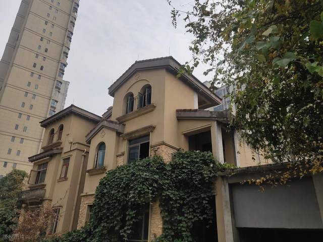 法拍房开发商名下和企业名下产权税费区别_为什么有人收转让的公司_法拍房纯新房状态税费处理